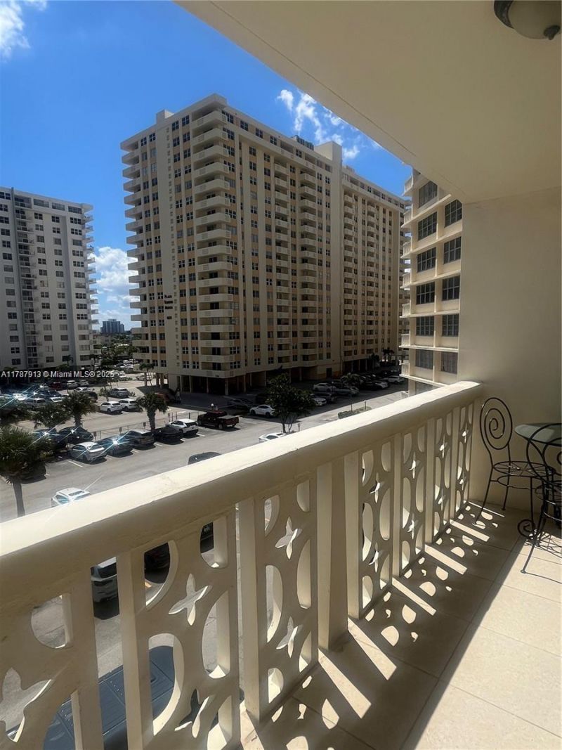 1825 S Ocean, Unit 413, Hallandale Beach, FL 33009 Photo