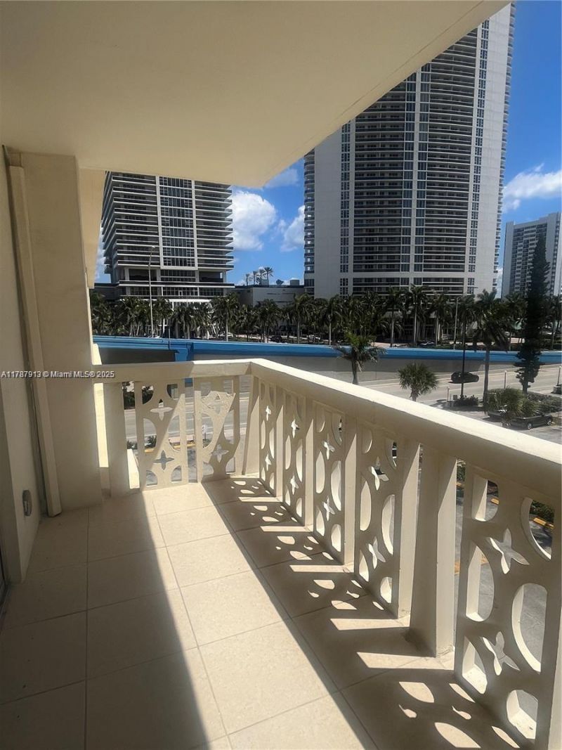 1825 S Ocean, Unit 413, Hallandale Beach, FL 33009 Photo
