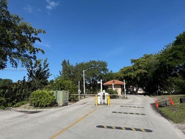 6101 N Falls Circle Dr, Unit 312, Lauderhill, FL 33319