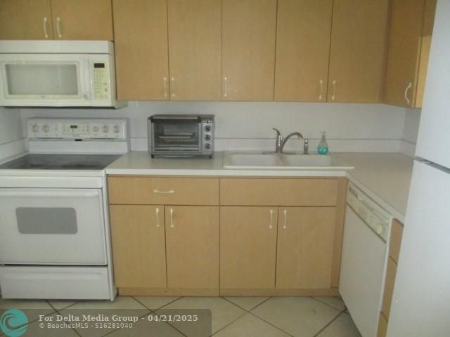 2314 S Cypress Bend Drive, Unit 613, Pompano Beach, FL 33069 Photo