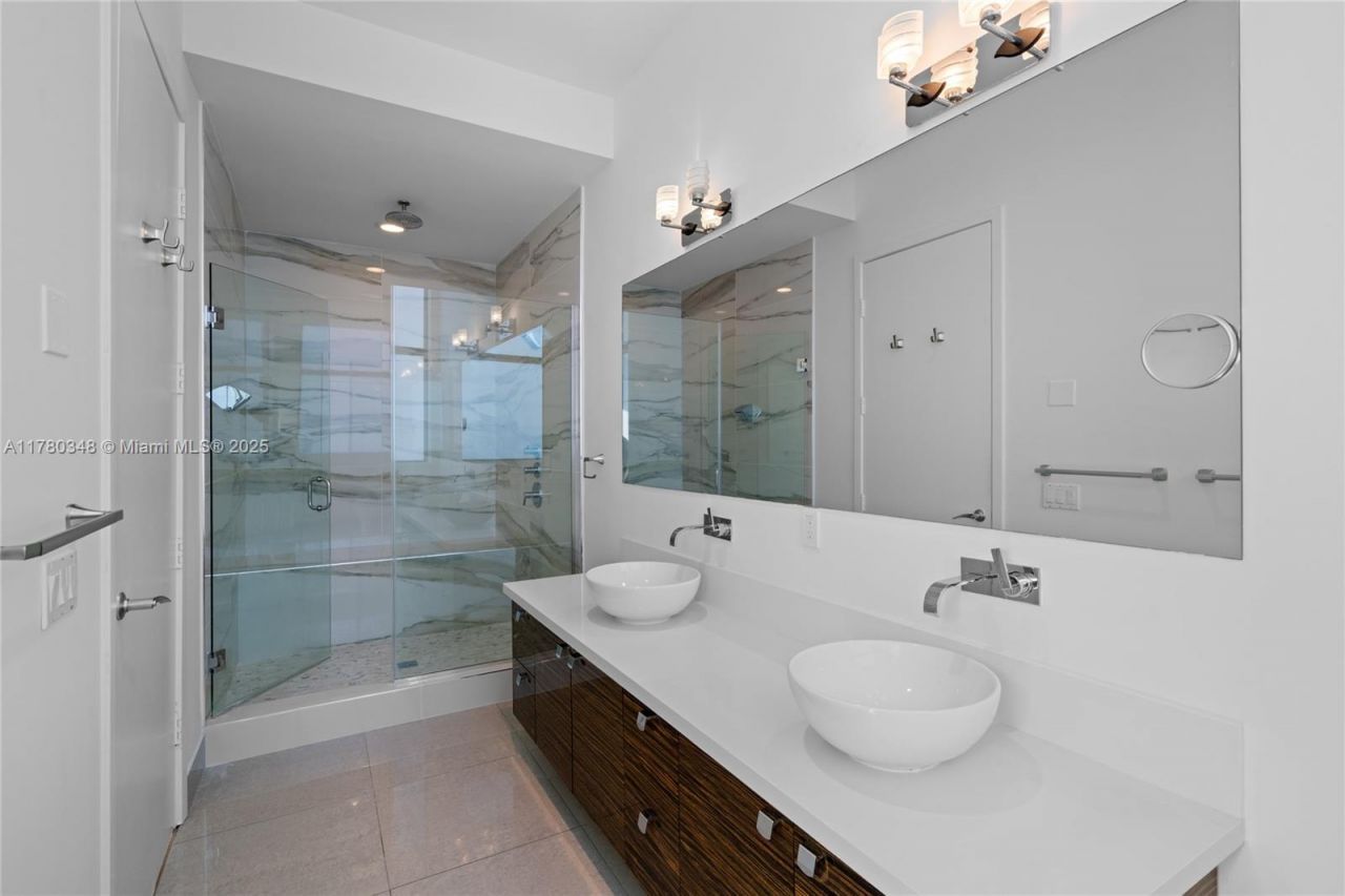 5875 Collins Ave, Unit 201, Miami Beach, FL 33140 Photo