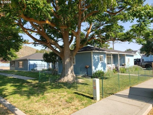 205 W ADAMS ST, Huntington, OR 97907