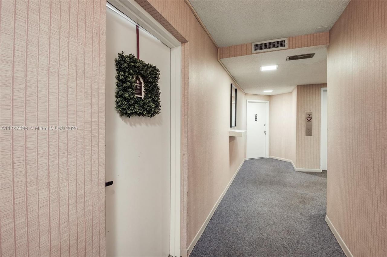 1500 Presidential Way, Unit 505, West Palm Beach, FL 33401 Photo