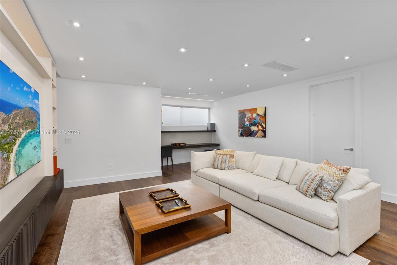 4039 Ventura Ave, Miami, FL 33133 Photo