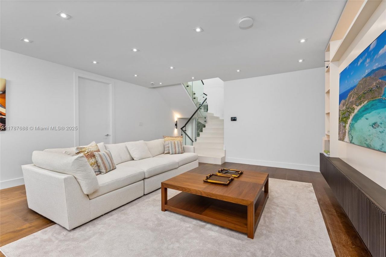 4039 Ventura Ave, Miami, FL 33133 Photo