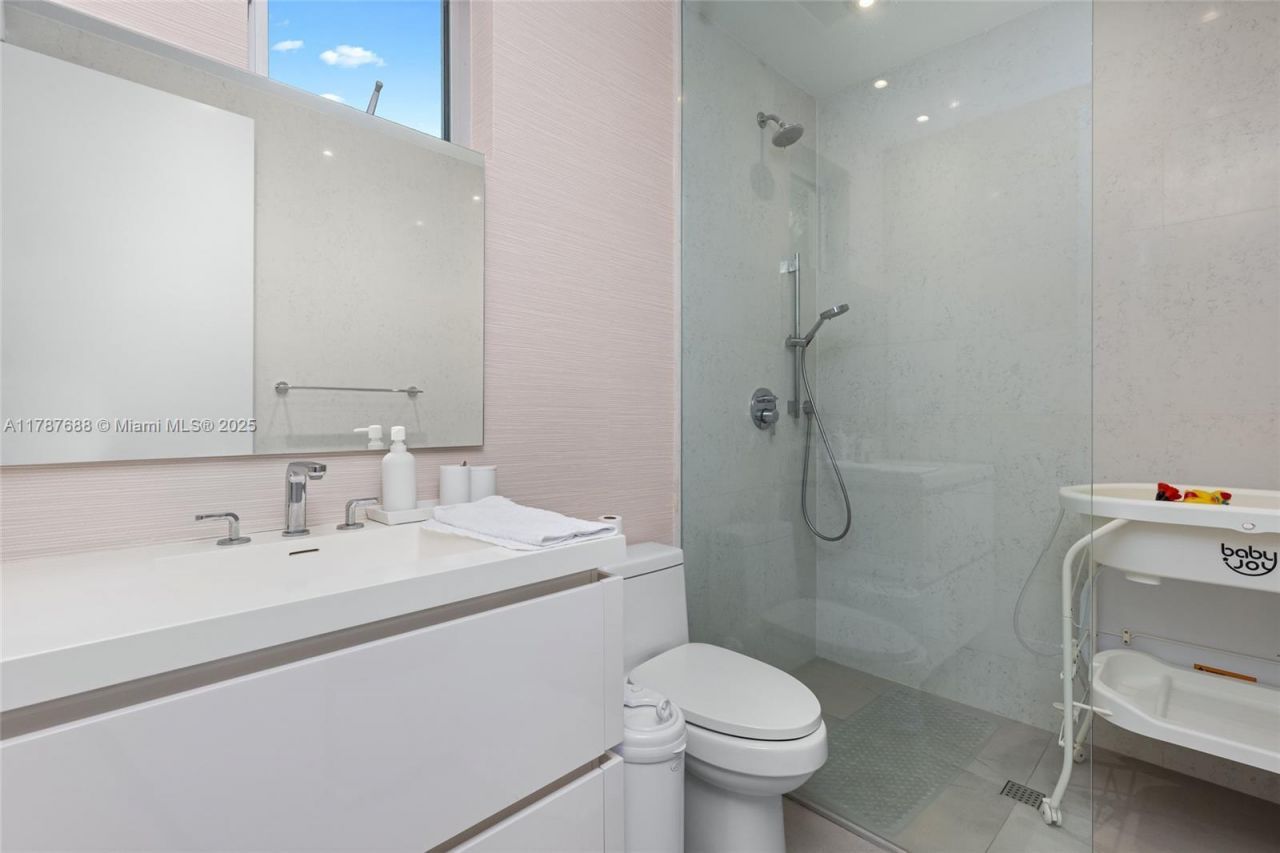 4039 Ventura Ave, Miami, FL 33133 Photo