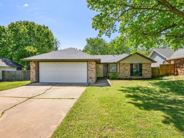 4900 S Juniper Avenue E, Broken Arrow, OK 74011