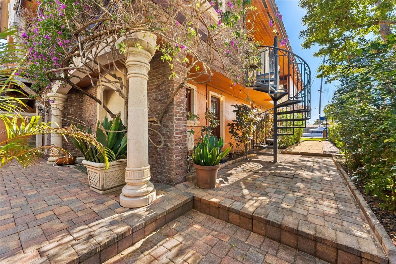 609 2nd Key Dr, Fort Lauderdale, FL 33304 Photo