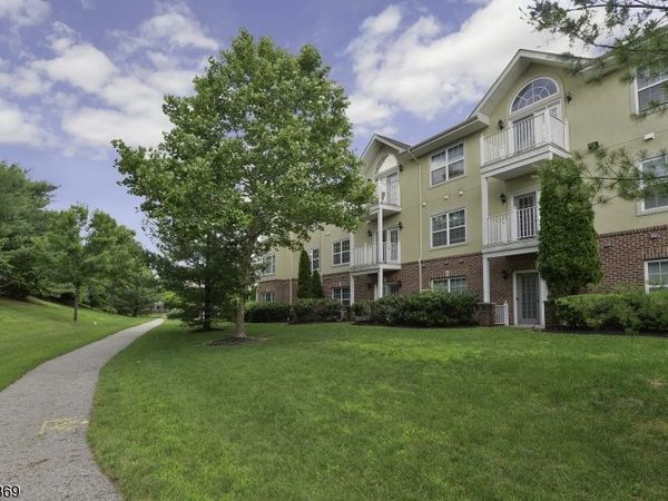 121 Courter Rd, Unit 82, Franklin Lakes, NJ 07417