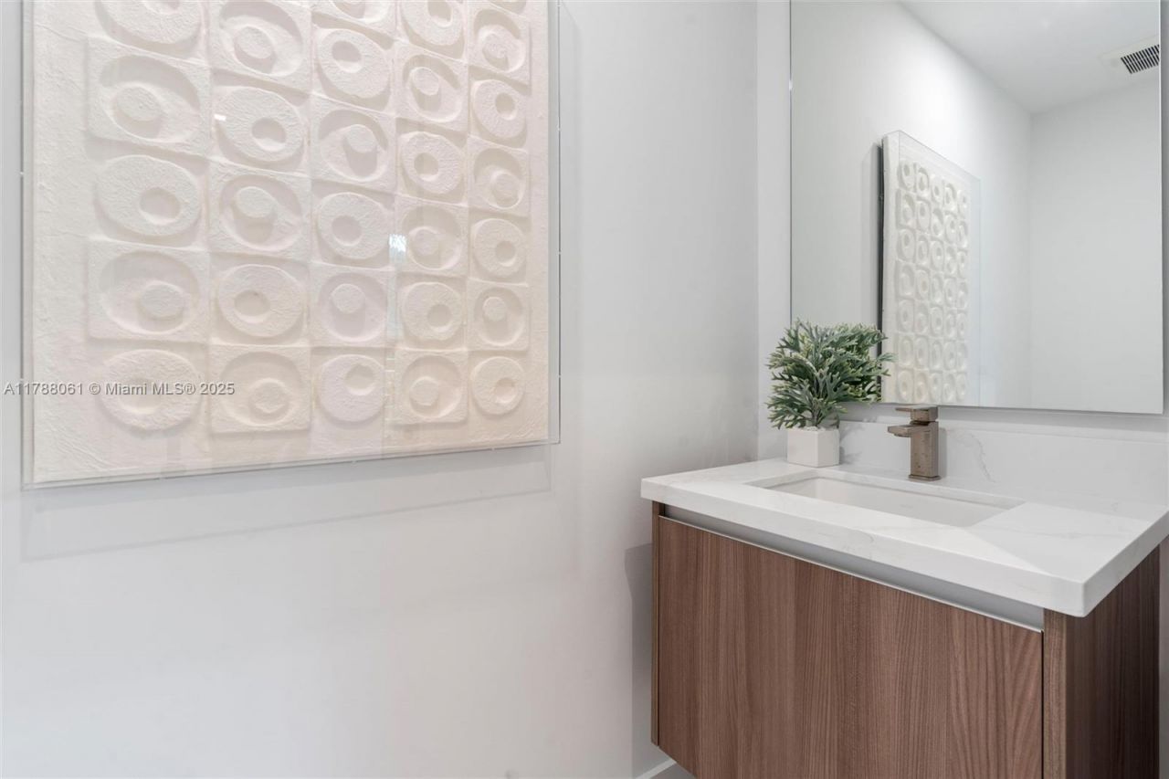 1233 SW 13th Ave, Unit A, Miami, FL 33135 Photo