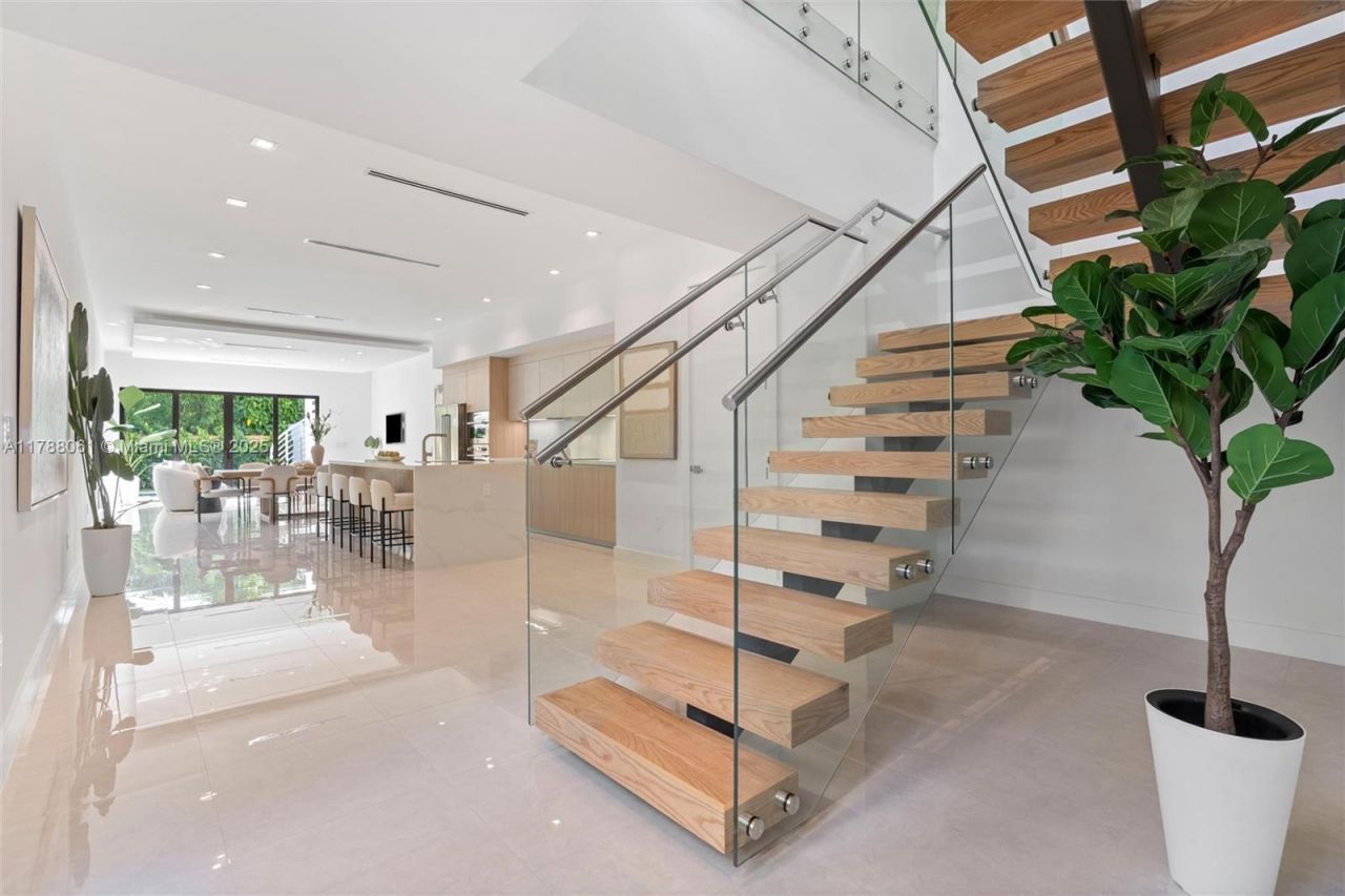 1233 SW 13th Ave, Unit A, Miami, FL 33135 Photo