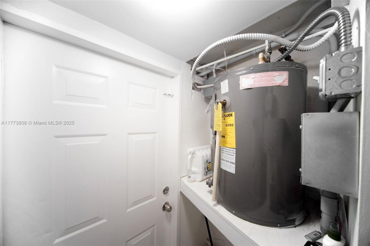 621 Hudson Rd, West Palm Beach, FL 33405 Photo