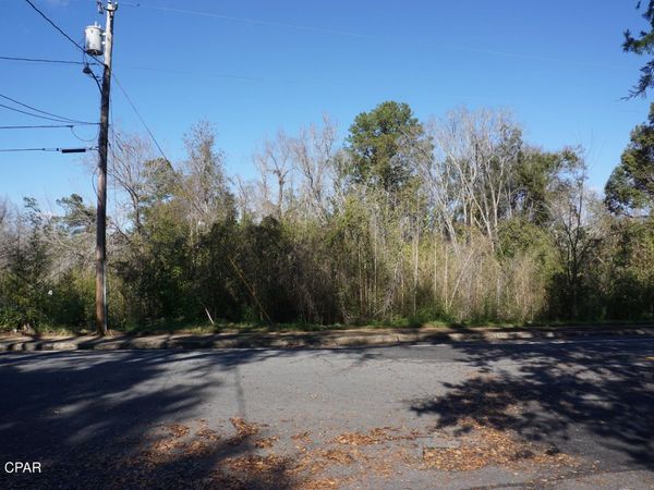 121 Hickory Street, Chattahoochee, FL 32324