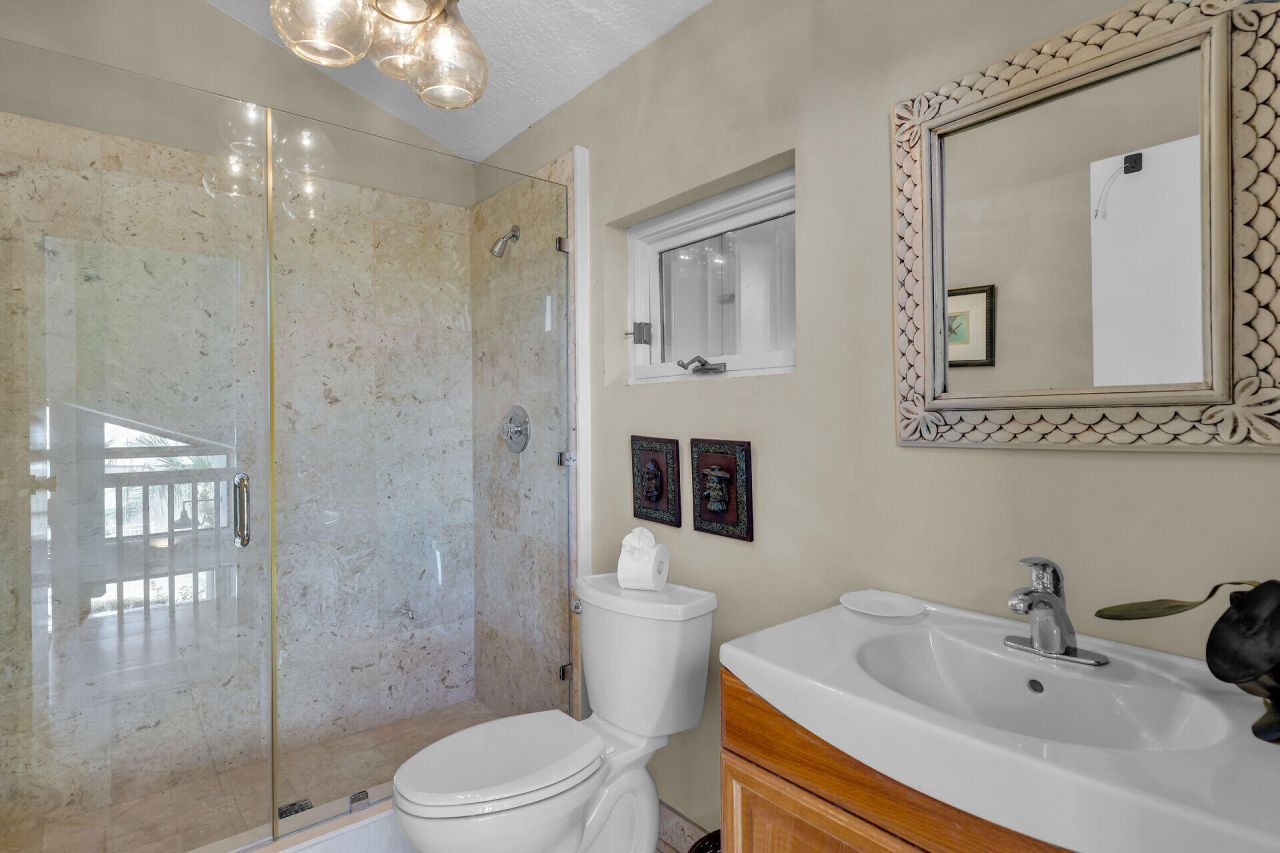 82762 Overseas Highway, Unit 3, Islamorada, FL 33036 Photo