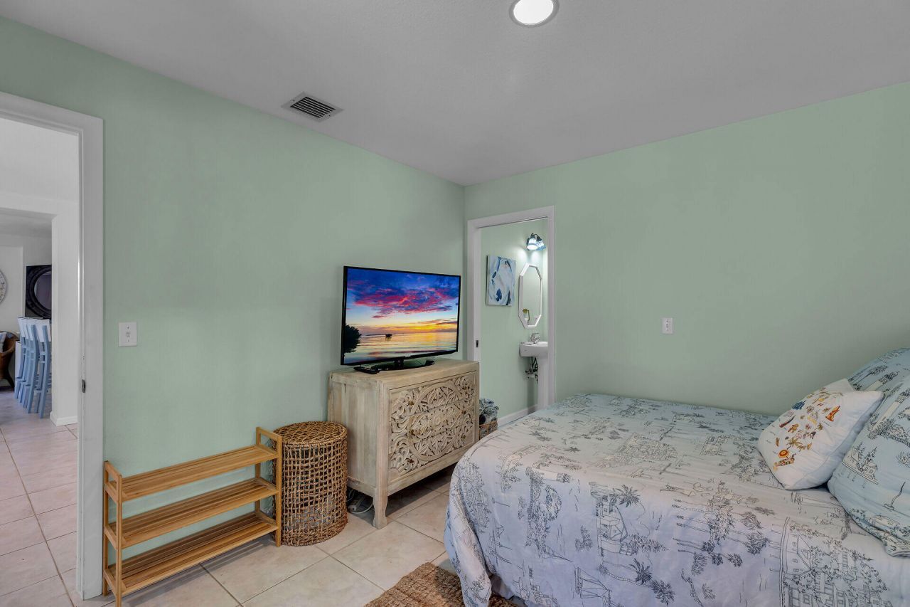 82762 Overseas Highway, Unit 3, Islamorada, FL 33036 Photo