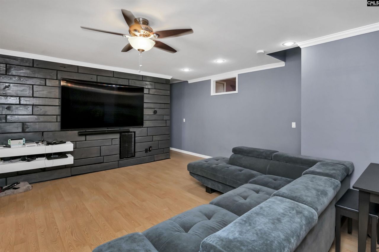 808 Island Point Lane Photo 32