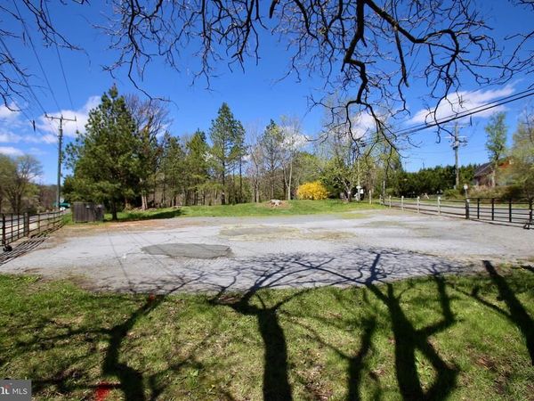 35972 CHARLES TOWN PIKE, HILLSBORO, VA 20132