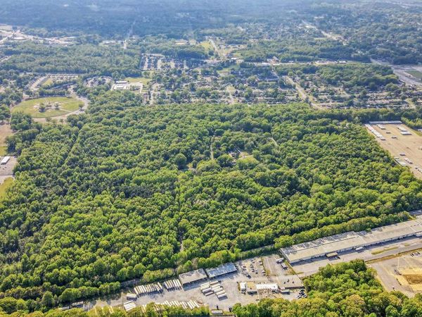 3880 E LEVI RD, Memphis, TN 38109