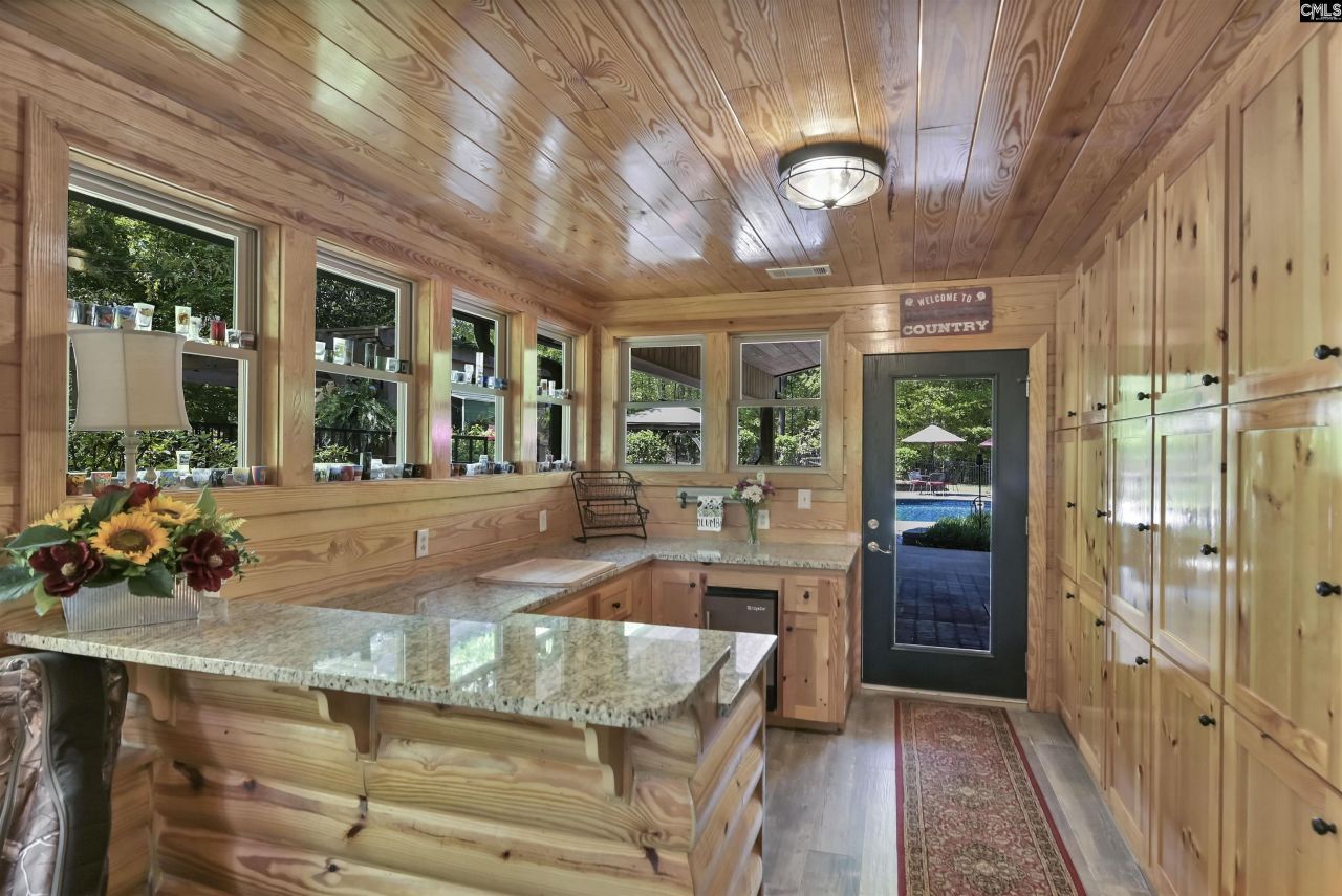 560 Beaver Creek Road Photo 16