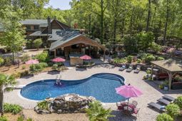 560 Beaver Creek Road photo 4