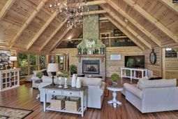 560 Beaver Creek Road photo 4