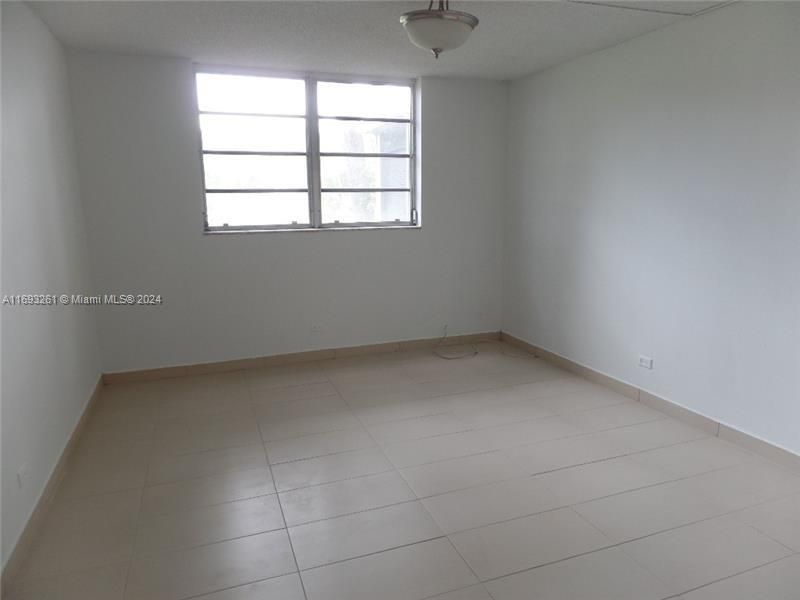 447 NE 195th St, Unit 117, Miami, FL 33179 Photo