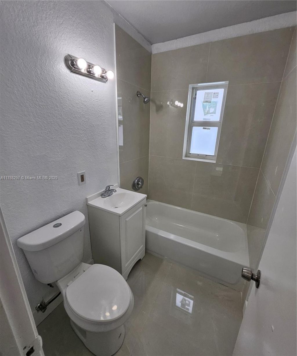 450 NW 84th St, Unit 450, Miami, FL 33150 Photo