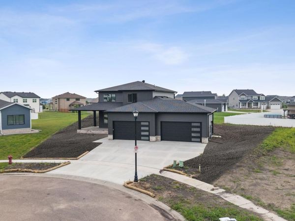 951 50th Avenue W, West Fargo, ND 58078