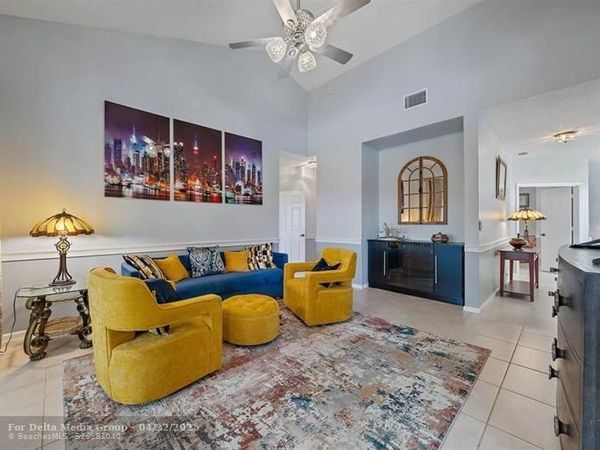 402 E Sea Oats Dr, Unit E, Juno Beach, FL 33408