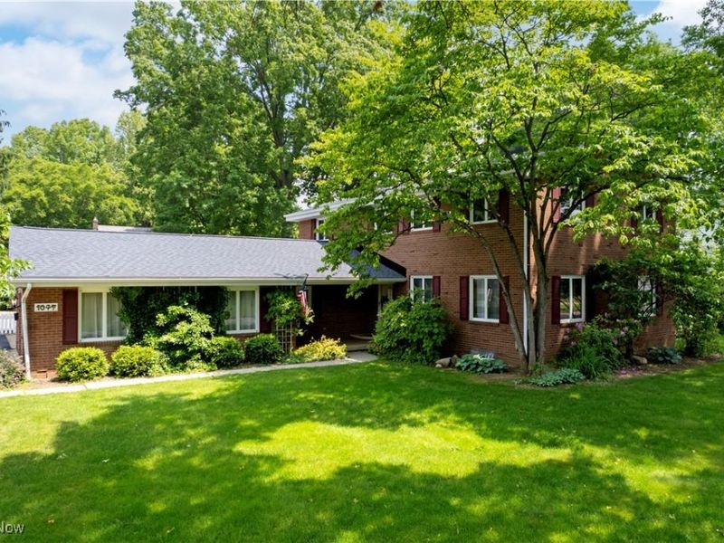 1047 Ashwood Drive, Wooster, OH 44691 Photo 2