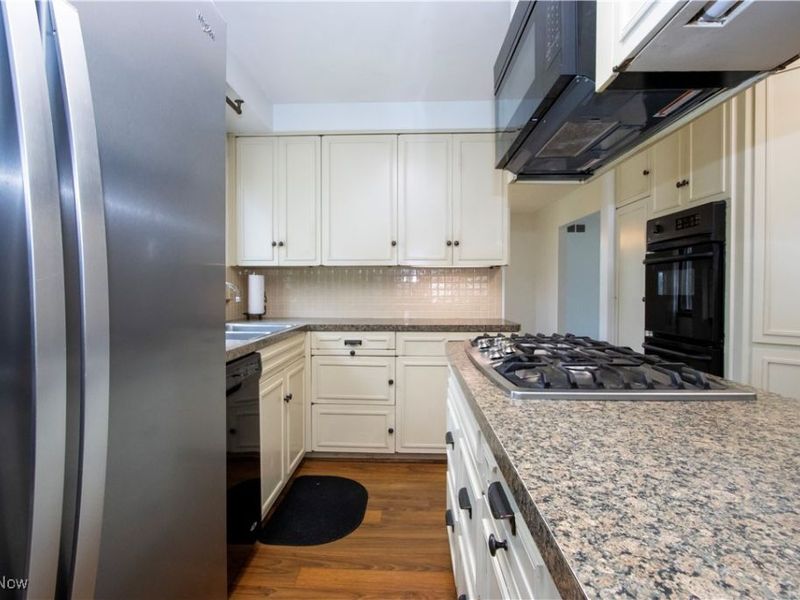 1047 Ashwood Drive, Wooster, OH 44691 Photo 9