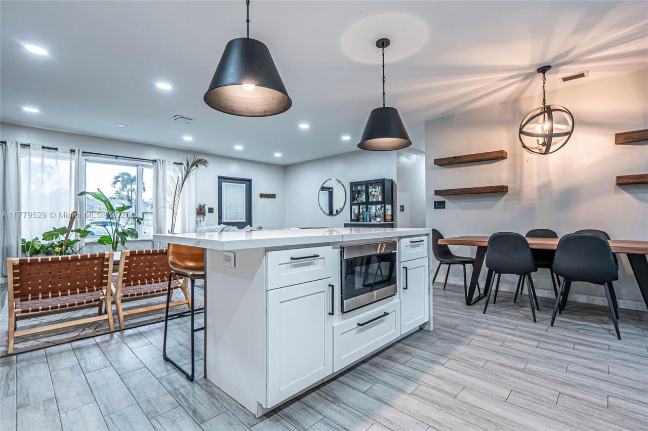 30 NW 152nd St, Miami, FL 33169 Photo