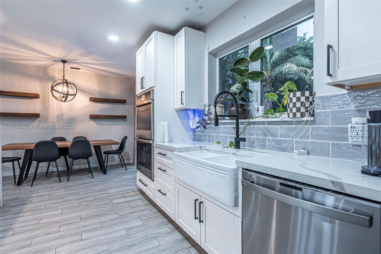 30 NW 152nd St, Miami, FL 33169 Photo