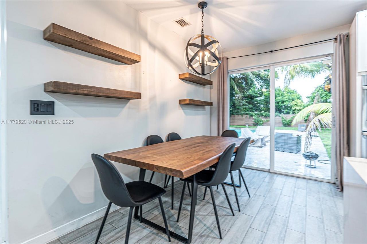 30 NW 152nd St, Miami, FL 33169 Photo