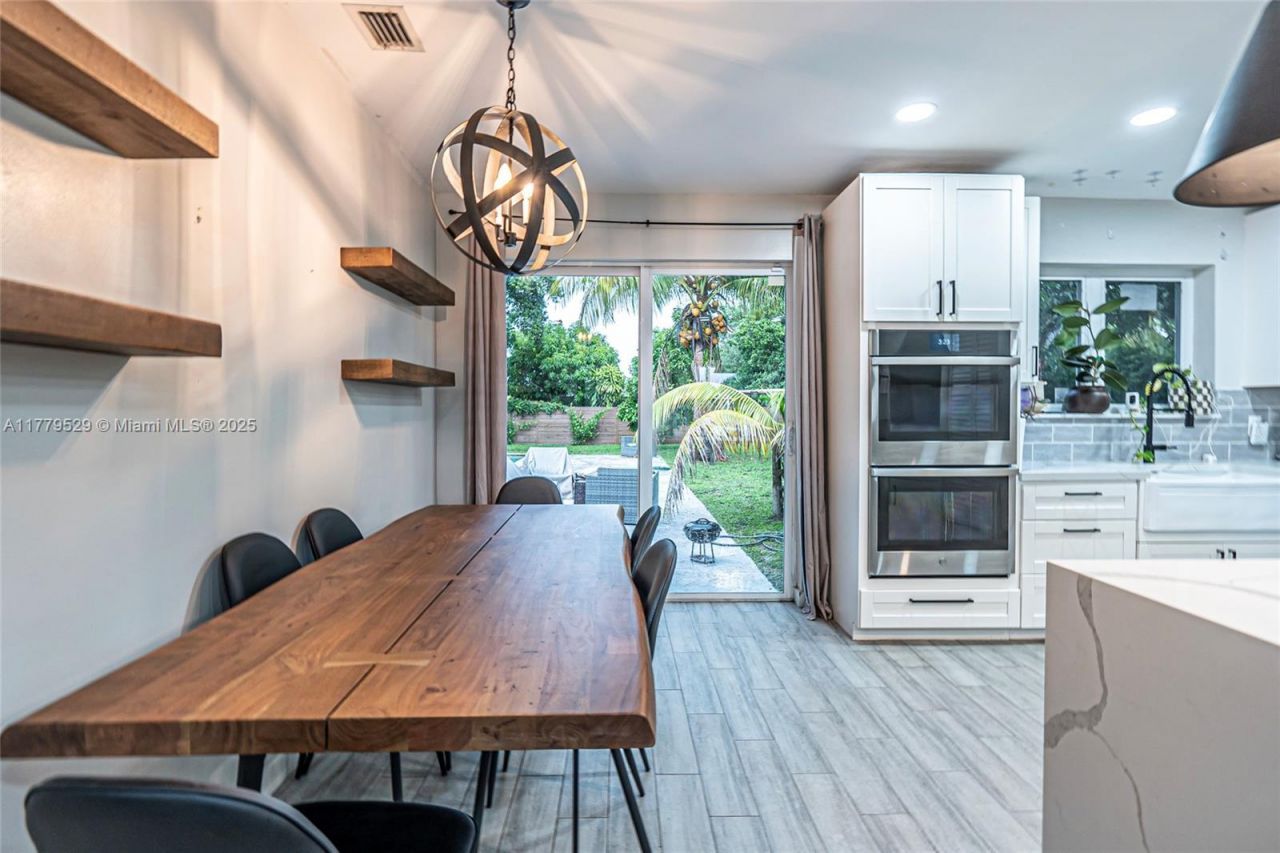 30 NW 152nd St, Miami, FL 33169 Photo