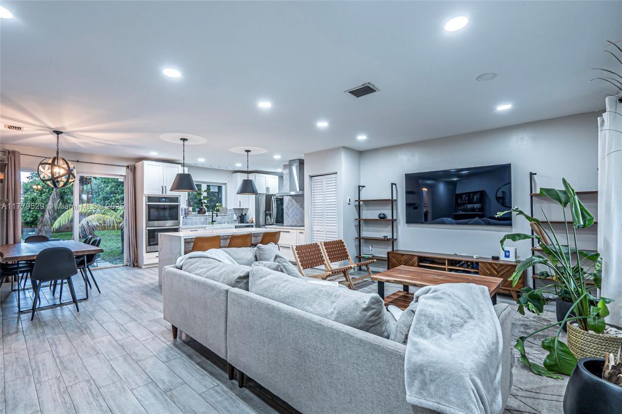 30 NW 152nd St, Miami, FL 33169 Photo