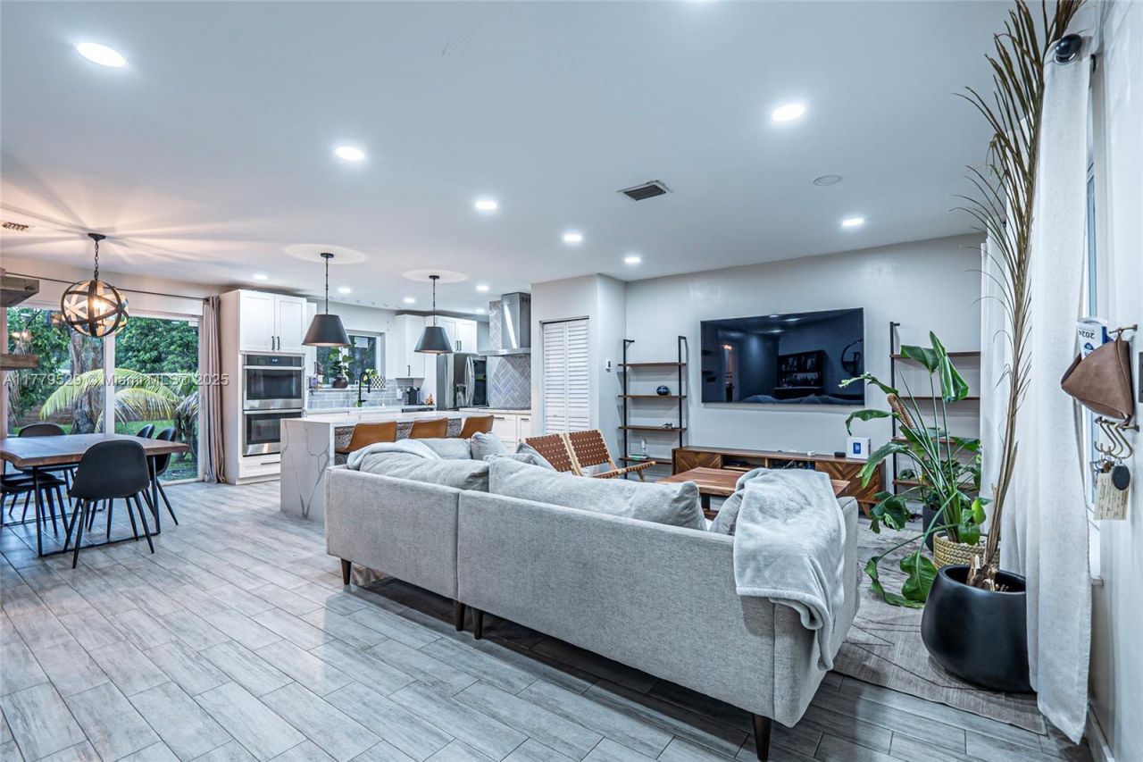 30 NW 152nd St, Miami, FL 33169 Photo