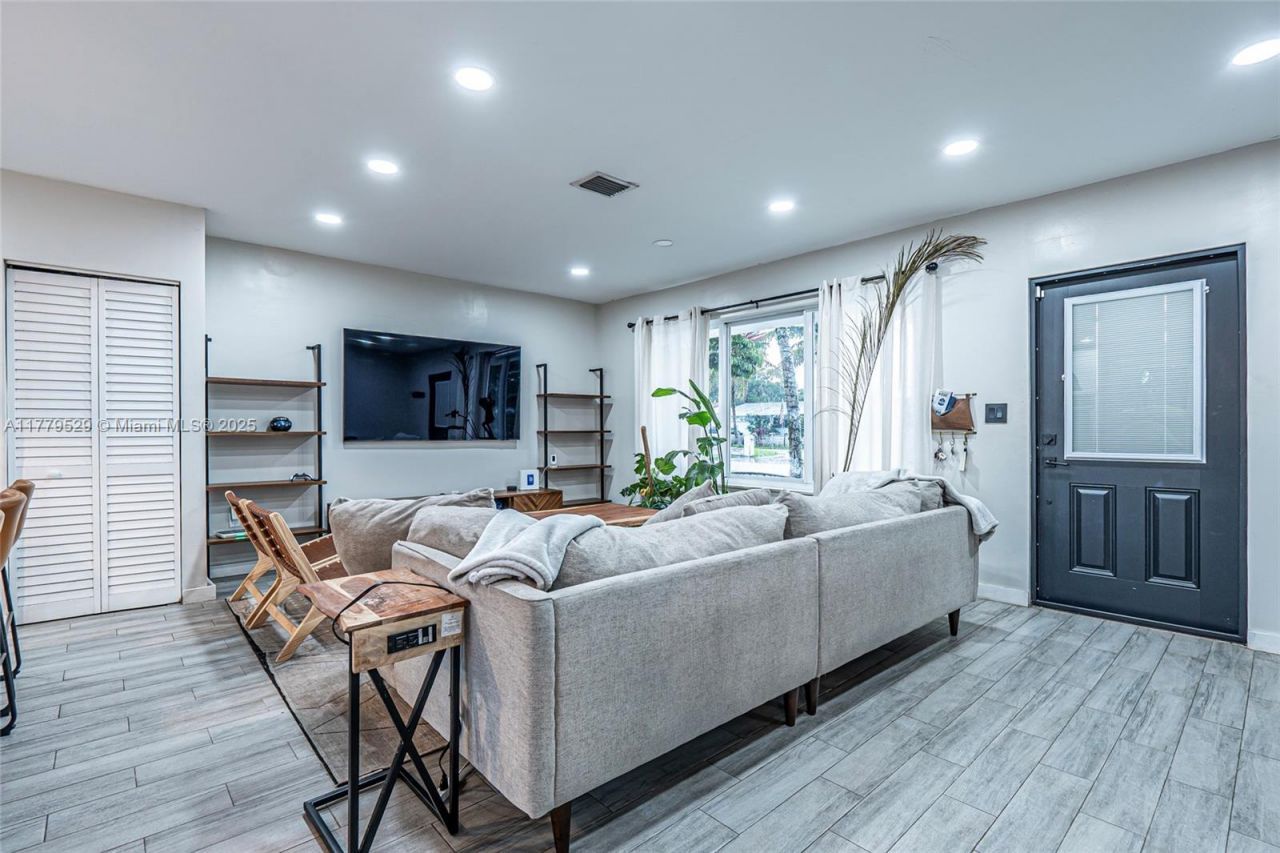 30 NW 152nd St, Miami, FL 33169 Photo