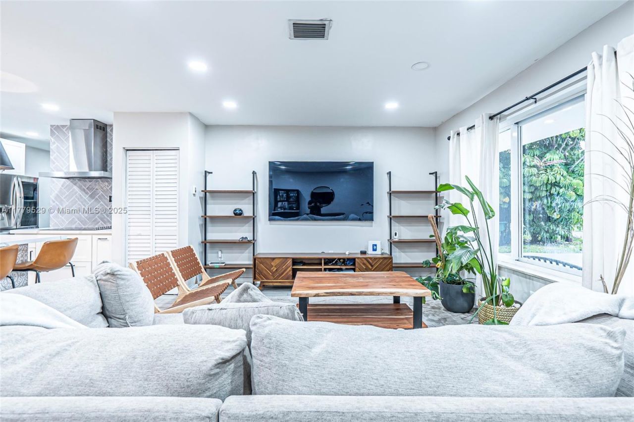 30 NW 152nd St, Miami, FL 33169 Photo