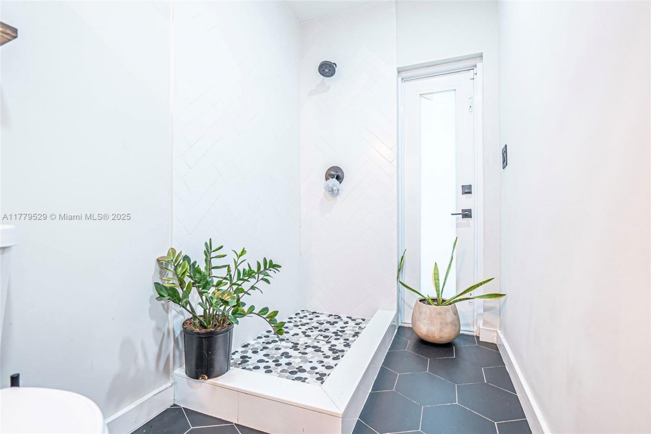 30 NW 152nd St, Miami, FL 33169 Photo