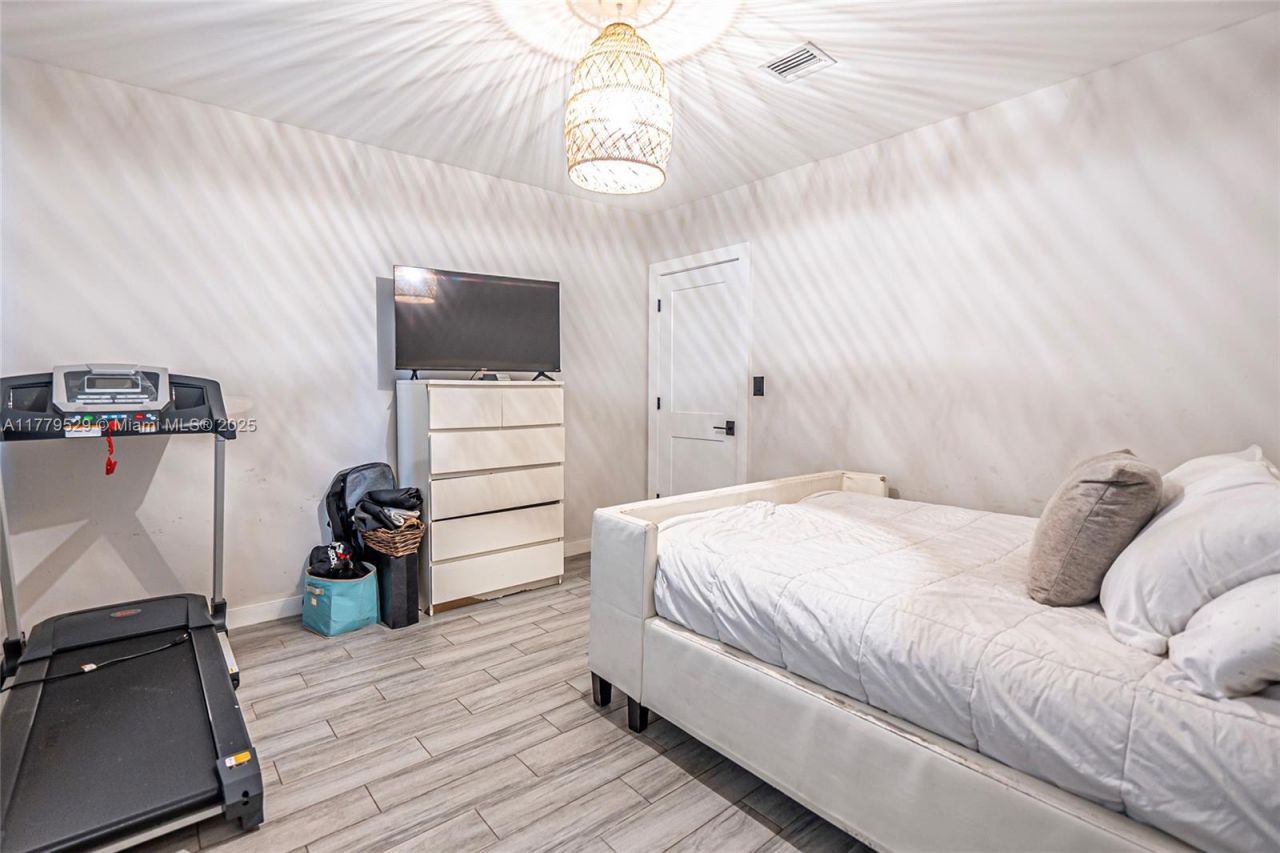 30 NW 152nd St, Miami, FL 33169 Photo