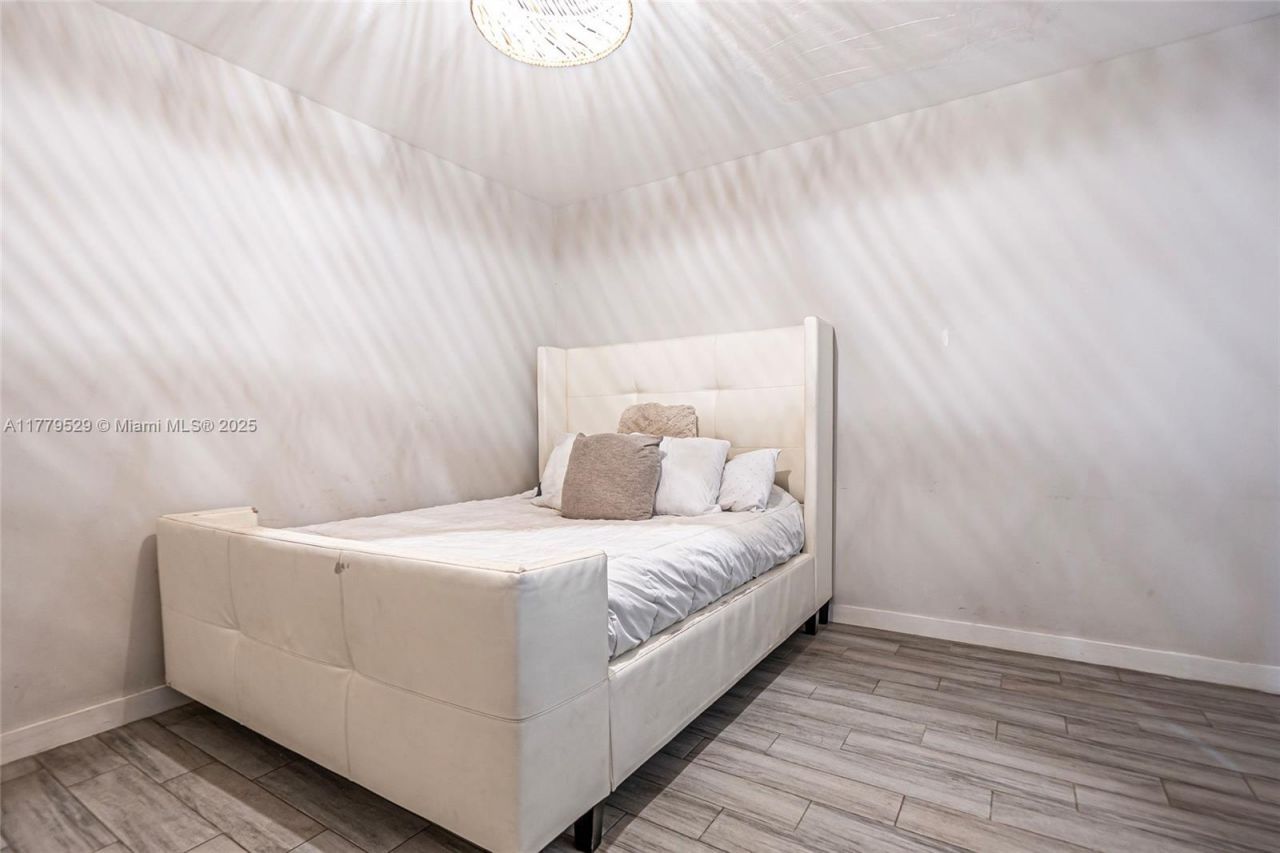 30 NW 152nd St, Miami, FL 33169 Photo