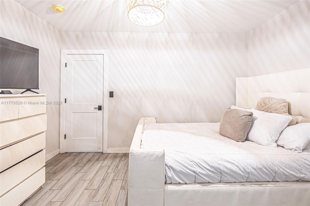 30 NW 152nd St, Miami, FL 33169 Photo