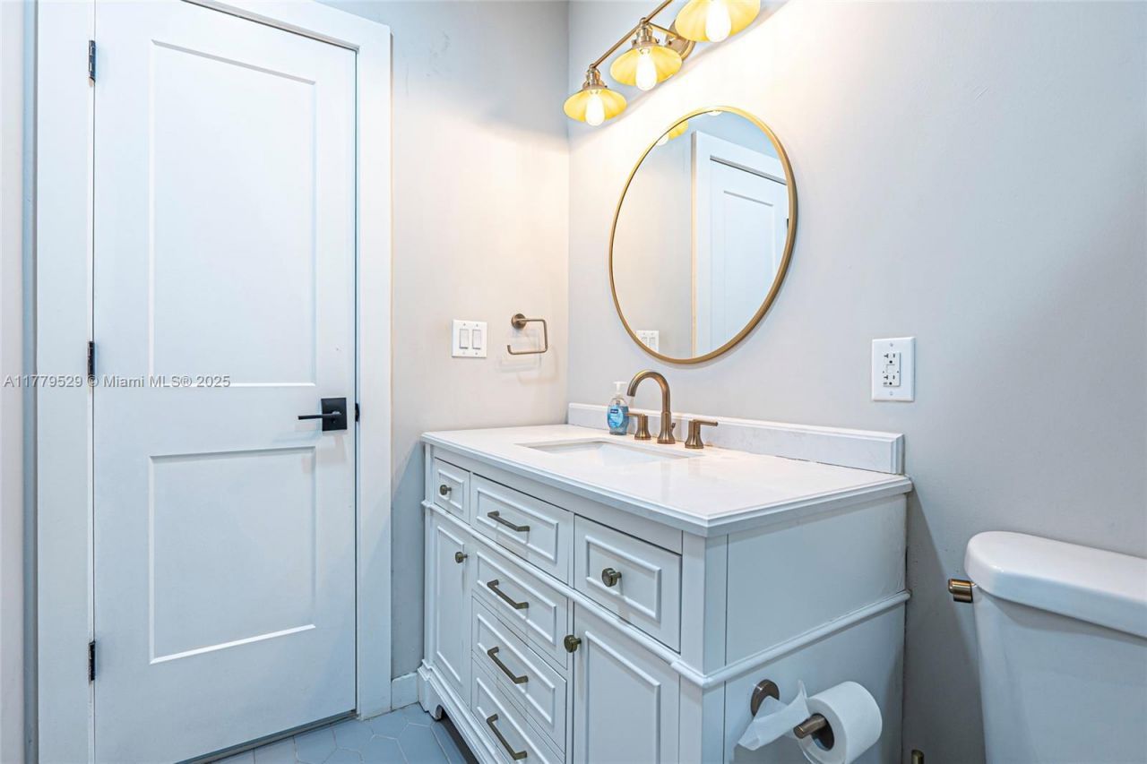 30 NW 152nd St, Miami, FL 33169 Photo