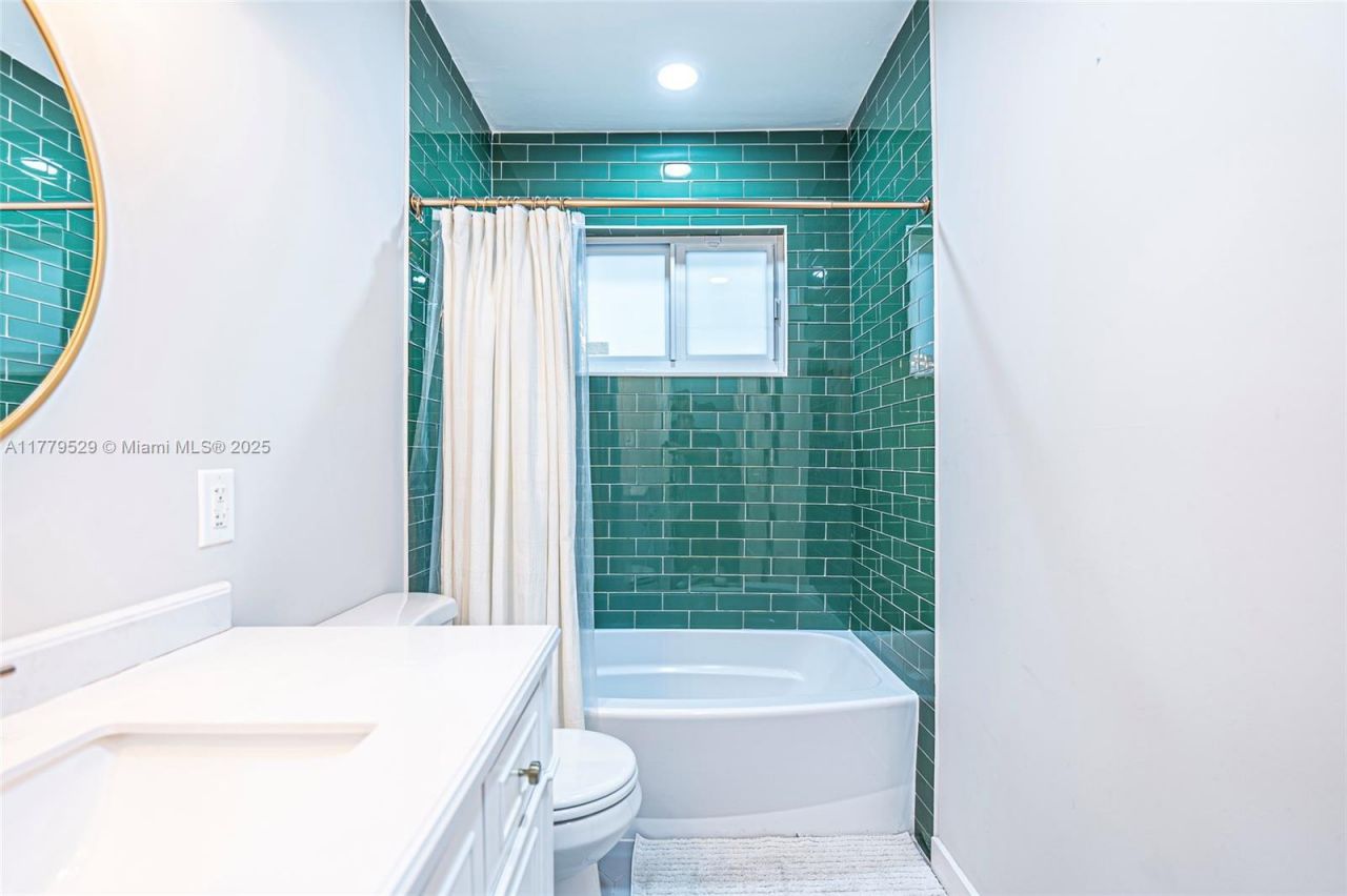 30 NW 152nd St, Miami, FL 33169 Photo