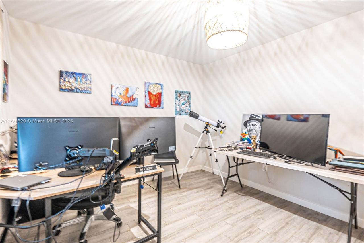 30 NW 152nd St, Miami, FL 33169 Photo