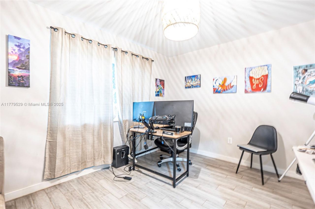 30 NW 152nd St, Miami, FL 33169 Photo