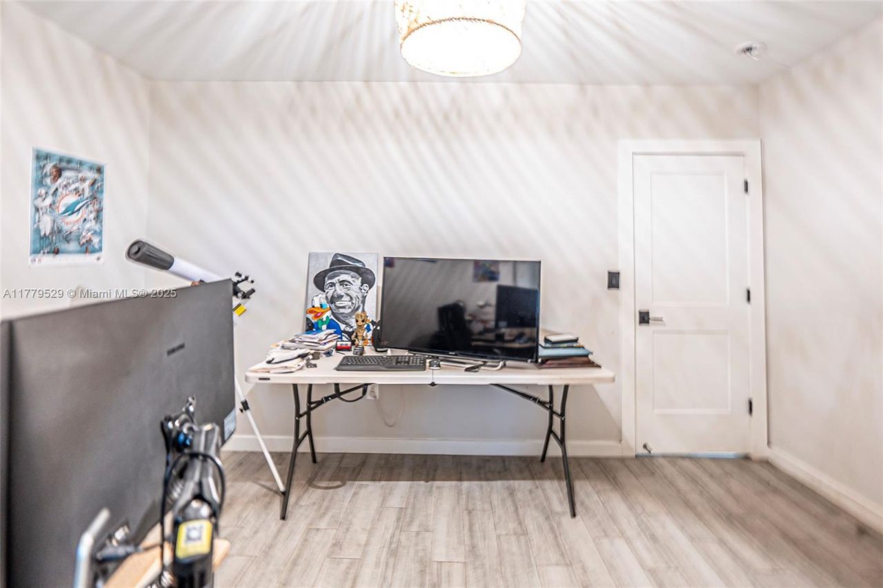 30 NW 152nd St, Miami, FL 33169 Photo