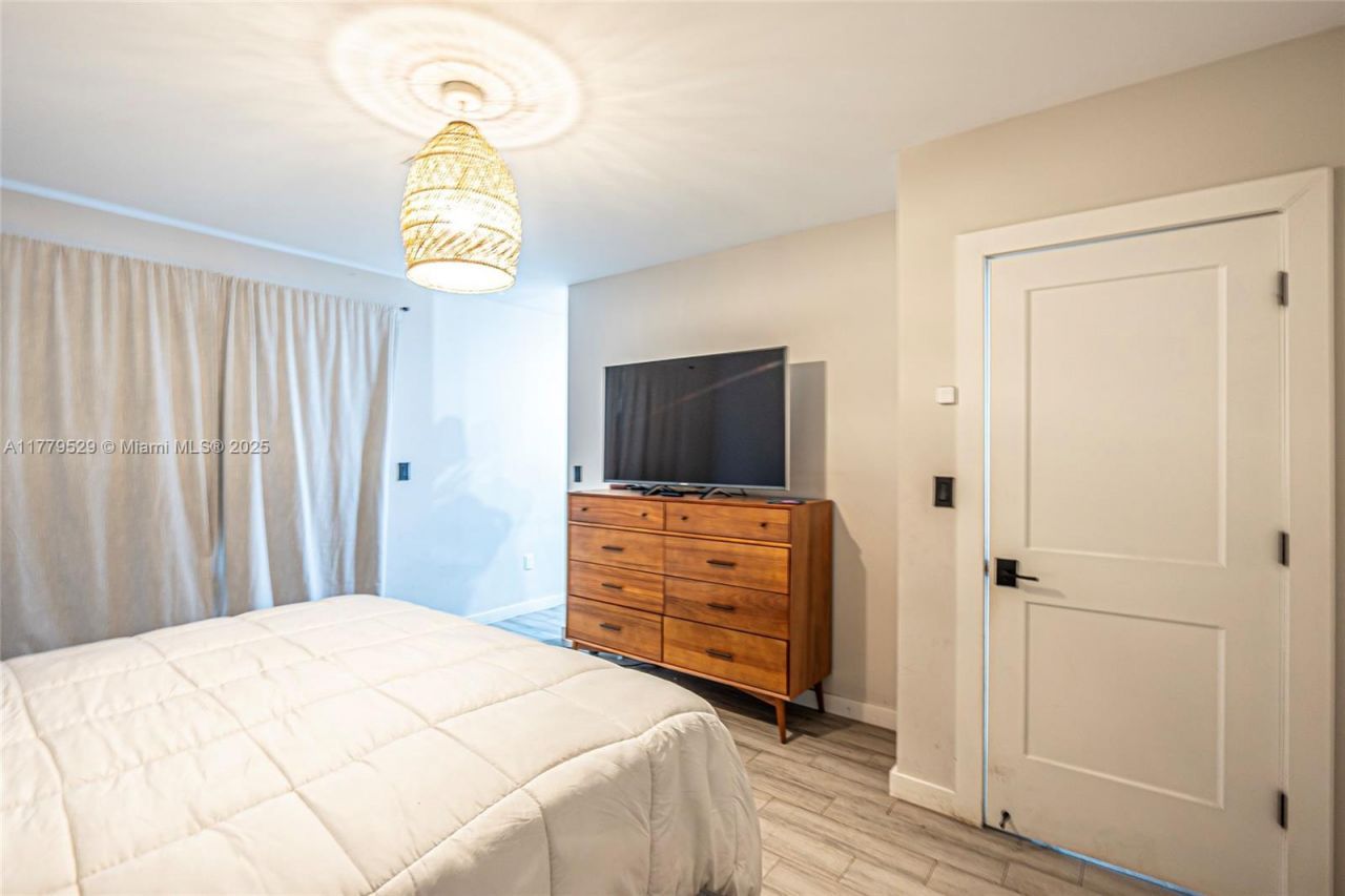 30 NW 152nd St, Miami, FL 33169 Photo