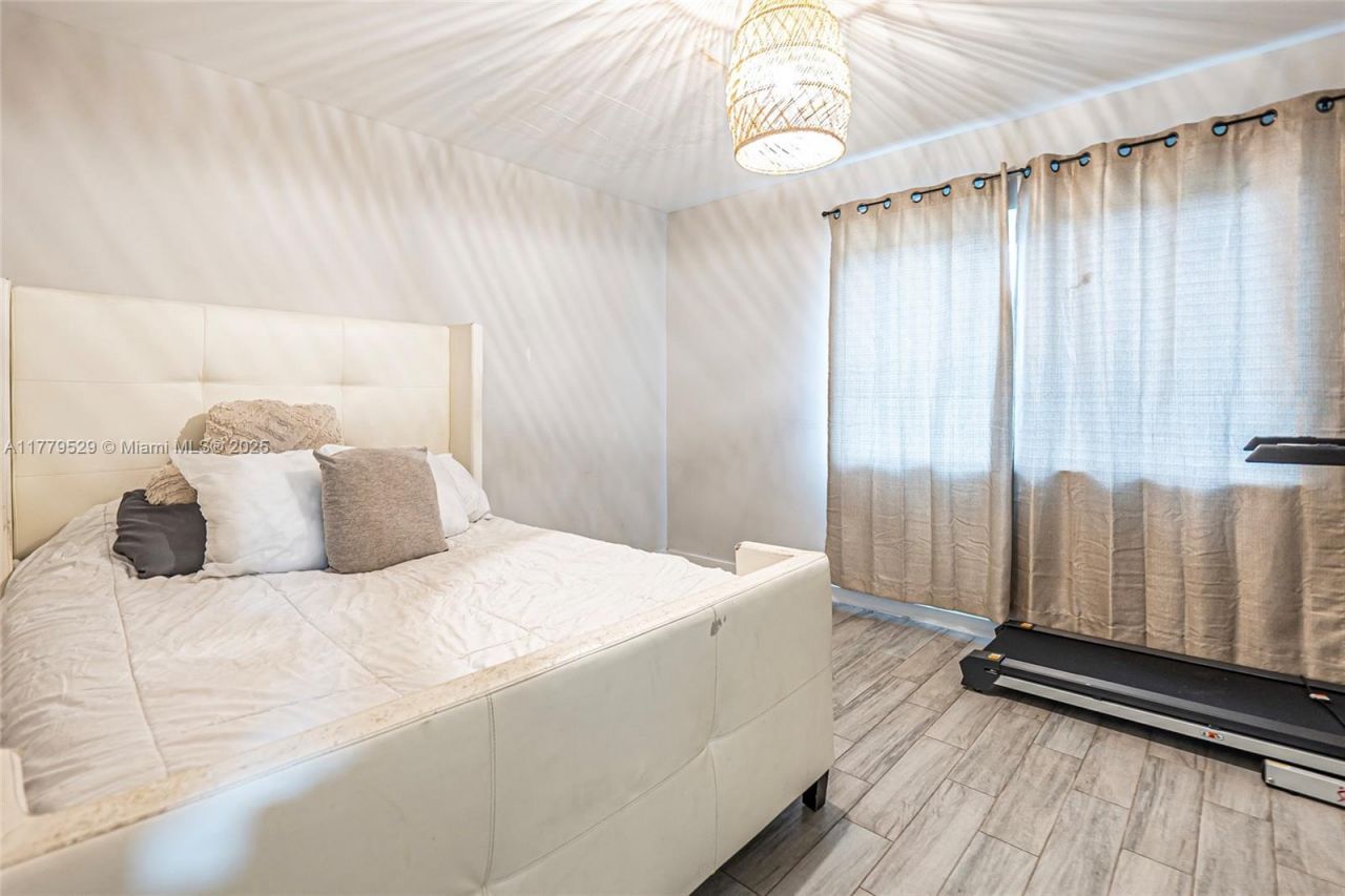 30 NW 152nd St, Miami, FL 33169 Photo